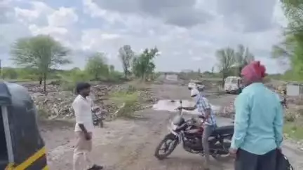 हिंगोली: देऊळगाव नरसी मार्गे चालणारी बस इडोळी मार्गे पाठवण्यासाठी आगार प्रमुखाला निवेदन #Jansamasya