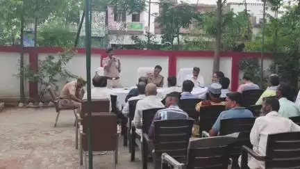 करहल: करहल क्षेत्र में बकरीद के त्यौहार को देखते हुए ASP ग्रामीण ने थाना परिसर में संभ्रांत लोगों के साथ बैठक की
