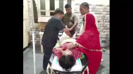 बेल्थरा रोड: नगर के वार्ड संख्या 13 में छत से गिरी पूर्व सभासद की भतीजी, हालत गंभीर