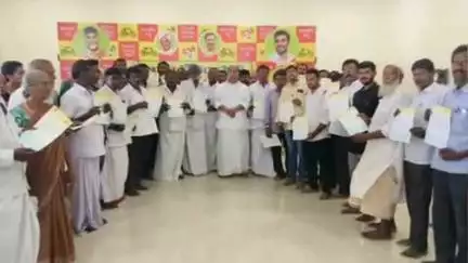 కమలాపురం: కమలాపురం : సీఎం రిలీఫ్ ఫండ్ చెక్కులు పంపిణీ చేసిన టీడీపీ రాష్ట్ర ఉపాధ్యక్షుడు - పుత్తా నరసింహా రెడ్డి