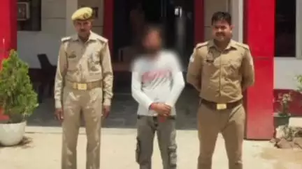 नवाबगंज: करन्द रेलवे क्रासिंग के पास पुलिस ने गंभीर चोट पहुंचाने के मामले में 1 वांछित अभियुक्त को किया गिरफ्तार
