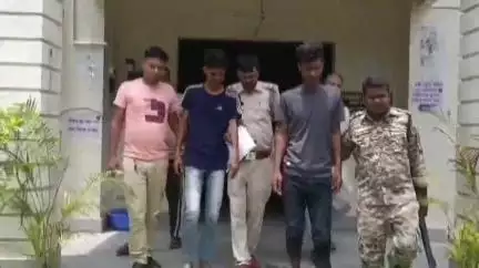 তুফানগঞ্জ ১: বিভিন্ন প্রান্ত থেকে টোটো চুরির অভিযোগে তুফানগঞ্জ বাজার এলাকায় ধৃত 2, 5 দিনের পুলিশ হেপাজতের নির্দেশ