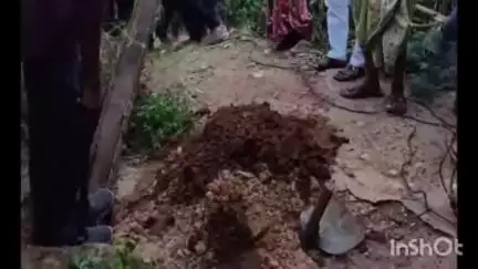 चंद्रपूर: बंगाली कॅम्प प्रभागातील महसूल कॉलनीत लावले दोन विद्युत पोल, माजी नगरसेवक अजय सरकार यांचा पुढाकार