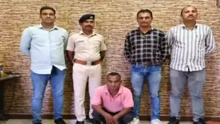 નડિયાદ: હરીયાણા રાજયના ઇનોવા ગાડી ચોરીના ગુનામાં છેલ્લા છ વર્ષથી નાસતા ફરતા આરોપીને ચકલાસી પોલીસે ઝડપ્યો.