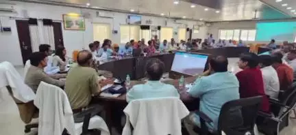 कर्वी: डीएम और एसपी की अध्यक्षता में बकरीद के दृष्टिगत कानून व्यवस्था को लेकर कलेक्ट्रेट सभागार में हुई पीस कमेटी की बैठक