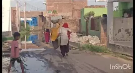 एटा: ग्राम पंचायत भगीपुर के गांव गंगनपुर के रहने वाले लोग गंदगी और गंदे पानी के बीच निकालने को विवश #jansamasya