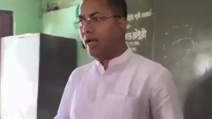 করিমগঞ্জ: সুপ্রাকান্দি পল্লীমঙ্গল হাই স্কুলে ত্রাণ শিবির পরিদর্শন করলেন রাজ্যের পশু পালন ও পশু চিকিৎসা মীন পূর্ত বিভাগের মন্ত্রী