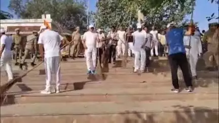 कन्नौज में जेष्ठ माह गंगा दशहरा स्नान को लेकर डीएम ने लिया सुरक्षा व्यवस्था का जायजा Dm.sp ने चलाया स्वच्छता अभियान।