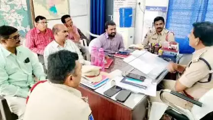 ఎల్లారెడ్డి: బక్రీద్ పండుగను ప్రశాంతంగా జరుపుకోవాలని ఎల్లారెడ్డిలో : ఎల్లారెడ్డి డిఎస్పి శ్రీనివాసరావు