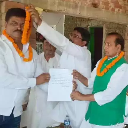 दावथ: दावथ प्रखंड राजद कार्यालय में निर्विरोध अध्यक्ष चुने गए शेख हैदर सिद्दीकी, नेताओं ने दी बधाई