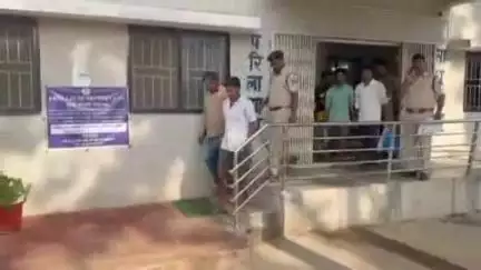 बलरामपुर: गोवंश तस्करों के खिलाफ बलरामपुर पुलिस की कठोर कार्रवाई, दो पिकअप और एक कार की गई ज़ब्त