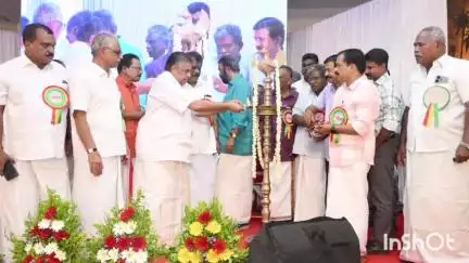 തിരുവനന്തപുരം: മത്സ്യത്തൊഴിലാളികളുടെ മക്കള്‍ക്കുള്ള അവാര്‍ഡുകൾ സെന്റ് പീറ്റേഴ്സ് കമ്മ്യൂണിറ്റി ഹാളില്‍ വി ശിവന്‍കുട്ടി വിതരണം ചെയ്തു