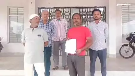 किशोर लोक निर्माण हेतु पुश्तैनी रहवासियों के मकान या दुकान हटाने पर मुआवजा देने एवं मंदिर का मार्ग सीधा करने हेतु