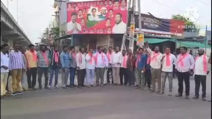 చెన్నూరు: మందమర్రి మున్సిపాలిటీలో తారాస్థాయికి చేరిన ఫ్లెక్సీల వివాదం