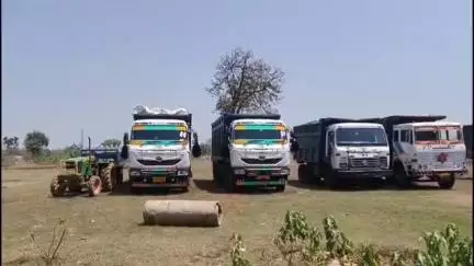 भंडारा: जवाहरनगर पोलिस स्टेशन हद्दीत रेतीची चोरटी वाहतूक करणारा ट्रक पोलिसांच्या ताब्यात, 40.66 लाखांचा मुद्देमाल जप्त