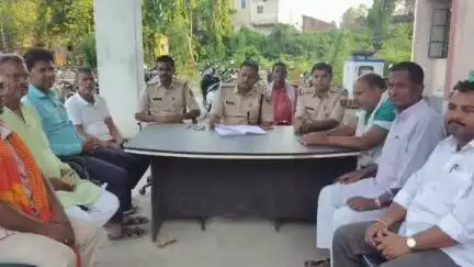 सोनबरसा: सोनबरसा थाना में बकरीद पर्व को लेकर शांति समिति की बैठक, असामाजिक तत्वों पर होगी सख्त कार्रवाई
