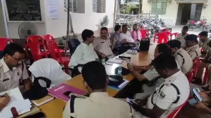 अररिया: बकरीद पर्व को लेकर नगर थाने में अनुमंडल क्षेत्र के पुलिस पदाधिकारी के साथ SDO और SDPO ने की बैठक
