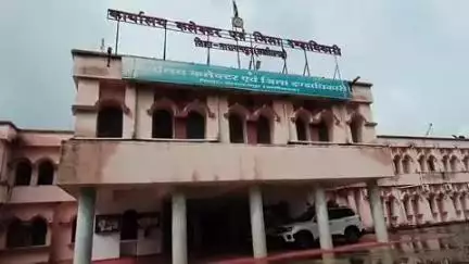 नारायणपुर: कलेक्ट्रेट सभागार में समय-सीमा की बैठक में कलेक्टर ने विभागवार समीक्षा की, दिए जरूरी निर्देश