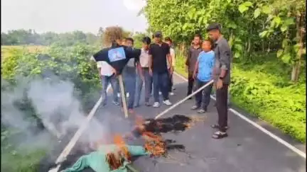 কোকৰাঝাৰ ভাগ: বডোফা ইউ এন ব্রহ্মকলৈ ৰাজনৈতিক ভাষণ কৰাৰ বাবে ৰাম্ফবিলত বিটিচি ৰ ই এম অৰুপ কুমাৰ দেৰ পূত্তলিকা দাহ