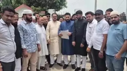 कोल: मीट व्यापारियों से मारपीट के मामले में मुआवजे और कार्रवाई की मांग, मुस्लिम समुदाय ने DIG को दिया ज्ञापन