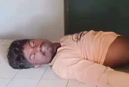 ఉరవకొండ: వైరాంపురం గ్రామ సమీపంలో బోర్ వెల్ లారీ అదుపుతప్పి బోల్తా: డ్రైవర్ మృతి