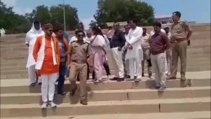 ज़मानिया: गंगा दशहरा को लेकर प्रशासन सतर्क, जमानिया के एसडीएम और सीओ ने विभिन्न गंगा घाटों का किया निरीक्षण