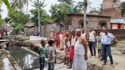मधेपुरा: जयपालपट्टी में नाला निर्माण में ग्रामीणों ने लापरवाही का लगाया आरोप, 5 दिन से रुका है काम
#jansamasya