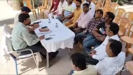 गोपालगंज: नगर थाना परिसर में बकरीद पर्व को लेकर शांति समिति की बैठक आयोजित, सीओ ने शांति और भाईचारे से पर्व मनाने की अपील की