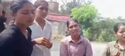 बलिया: राह चलते लोगों को रोककर पांच युवतियां जबरिया वसूल रही थीं पैसा, सुखपुरा पुलिस ने शांतिभंग में किया चालान