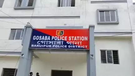 গোসাবা: রামনগরে বজ্রাঘাতে মৃত ব্যক্তির দেহ ময়নাতদন্তের জন্য মোমিনপুর মর্গে পাঠালো গোসাবা থানার পুলিশ বুধবার বিকালে