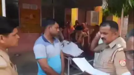 बिसवां: बिसवां में एक सड़क हादसे में नगरपालिका परिषद की महिला कर्मचारी रीता शुक्ला की मौत हुई
