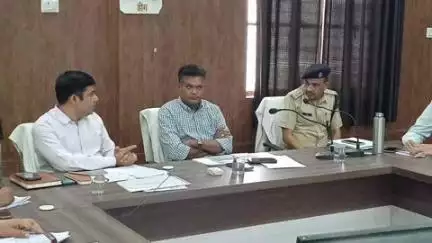 डीग: प्रभारी सचिव ने पंचायत समिति सभागार डीग में वंदे गंगा जल संरक्षण अभियान की तैयारियों को लेकर अधिकारियों की ली बैठक