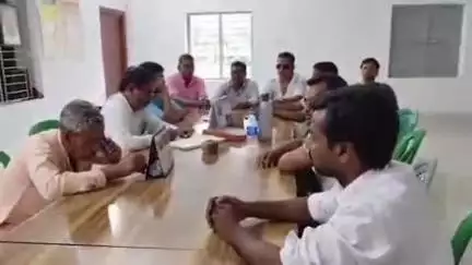 মুরারই ২: তৃণমূলের দলীয় কার্যালয়ে পাইকরে জাজিগ্রাম সমবায় সমিতির নির্বাচন কে সামনে রেখে বিশেষ বৈঠক অনুষ্ঠিত হলো