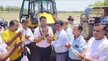 डूंगरपुर: भारतीय जैन संघटना ने बुधवार सुबह 11 बजे शहर के प्रमुख गेपसागर झील की डिसिल्टिंग का काम शुरू किया