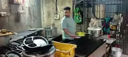 कवर्धा: स्वच्छता नियमों के उल्लंघन पर न्यू कल्पना रेस्टोरेंट पर नगर पालिका ने लगाया ₹1000 का जुर्माना