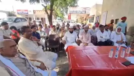 महावन: गंगा दशहरा पर्व एवं बकरा ईद त्योहार को शांतिपूर्वक संपन्न कराने के लिए फीस कमेटी की थाना फरह पर हुई बैठक