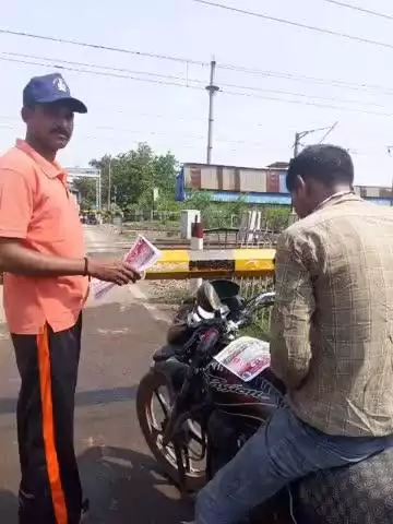 रायपुर: अंतर्राष्ट्रीय समपार फाटक जागरुकता दिवस के तहत रायपुर में जागरुकता अभियान चलाया गया