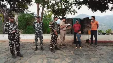 पुल्ला गुमदेश: पंचेश्वर कोतवाली पुलिस और एसएसबी ने भारत-नेपाल अंतर्राष्ट्रीय सीमा पर चलाया सघन गश्त और चेकिंग अभियान