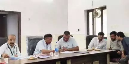 निवाई: बस स्टैंड स्थित उप जिला अस्पताल में विधायक की अध्यक्षता में आरएमआरएस की मासिक बैठक आयोजित हुई
