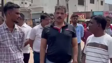 कवर्धा: बरसात के पहले कलेक्टर ने शहर के नालों की सफाई कार्य का किया निरीक्षण, लापरवाही पर कार्रवाई के दिए निर्देश