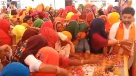 देवलेन में भागवत कथा में सुनाया गया गोवर्धन पूजा का प्रसंग, भारी तादाद में महिला-पुरुष श्रोतागण उमड़े