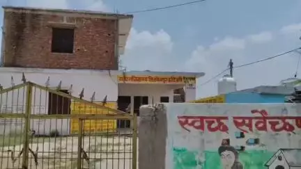रसूलाबाद: मकरंदपुर कहिंजरी गांव में बने पंचायत घर में लटकता मिला ताला ग्रामीण दर दर भटकने को मजबूर जिम्मेदार बने अनजान #janasamsya