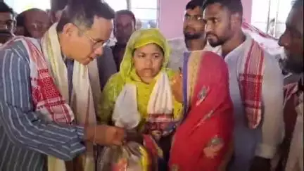 শিলচর: শিলচরে শতাধিক বন্যায় ক্ষতিগ্রস্তদের ত্রাণ সামগ্রী বণ্টন করলেন সাংসদ