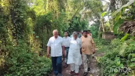 চুঁচুড়া-মগরা: রাস্তা তৈরীর জন্য এলাকা পরিদর্শন করলেন বিধায়ক এমনই ছবি চুঁচুড়ার