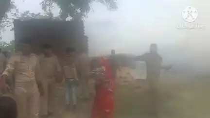 गुन्नौर: कस्बा गुन्नौर में हाईवे किनारे अज्ञात कारणों के चलते बुर्जी व बिटोरो में लगी आग