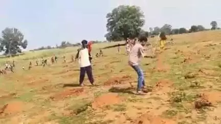 राजपुर: ग्राम सिंगचोरा में वन भूमि के प्लांटेशन के गड्ढों को ग्रामीणों द्वारा पाटने का वीडियो आया सामने
