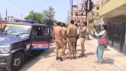 कानपुर: कानपुर में हेयर ट्रांसप्लांट के दौरान दो इंजीनियरों की मौत के मामले में आरोपी डॉक्टर को इंपायर क्लिनिक लेकर पहुंची पुलिस