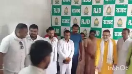कोंच: प्रखंड राजद कार्यालय में प्रखंड अध्यक्ष पद के चुनाव को लेकर हुई बैठक, 9 लोगों ने पर्चा भरा