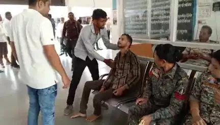 कांकेर: जिला पंचायत में काउंसिलिंग के दौरान शिक्षक को आया मिर्गी का दौरा, महिला आरक्षक ने किया बचाव