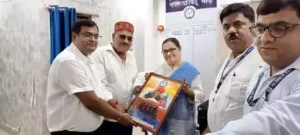 नगर परिषद, बाढ़ अन्तर्गत संचालित (जर्मन हैंगर) आश्रय स्थल का निरीक्षण माननीय उच्चतम न्यायालय की अनुश्रवण समिति की सदस्या सिस्टर डोरोथी फर्नांडीज द्वारा किया गया। सिस्टर डोरोथी ने क्षेत्र-स्तरीय संगठन की महिलाओं से बातचीत की ।